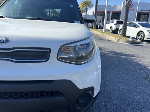 Used 2017 Kia Soul image 5