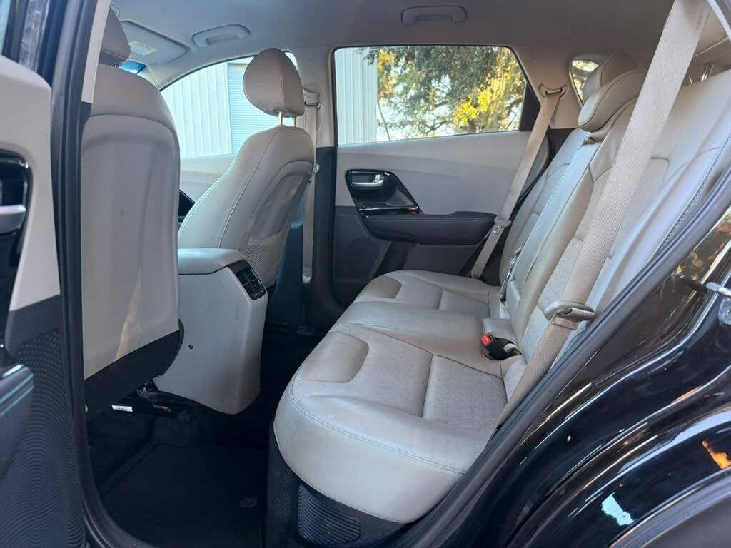 Used 2018 Kia Niro EX FWD image 13