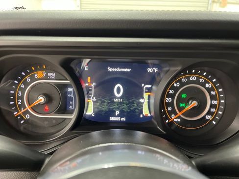 Used 2024 Jeep Wrangler Unlimited Sahara AWD/4WD image 13