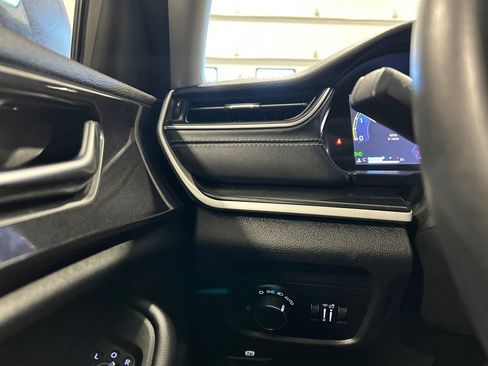 Used 2022 Jeep Grand Cherokee L Laredo w/ Luxury Tech Group I image 18