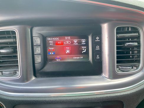 Used 2015 Dodge Charger SE w/ Sport Appearance Group image 26