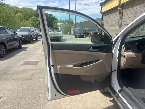 Used 2017 Hyundai Tucson Limited w/ Cargo Package FWD image 9