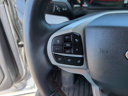 Used 2025 Ford Explorer Active RWD image 17