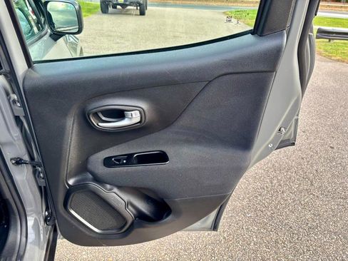 Used 2020 Jeep Renegade Sport image 17