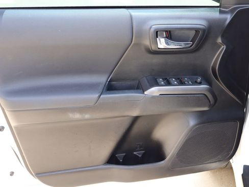 Used 2021 Toyota Tacoma TRD Sport w/ Technology Package AWD/4WD image 18