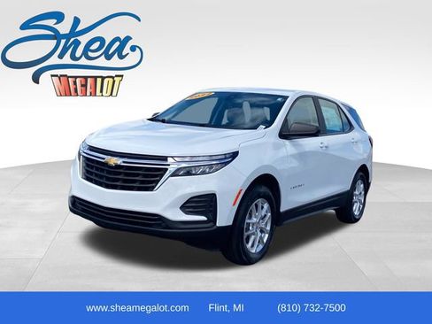 Used 2022 Chevrolet Equinox LS w/ Driver Confidence II Package AWD/4WD image 1