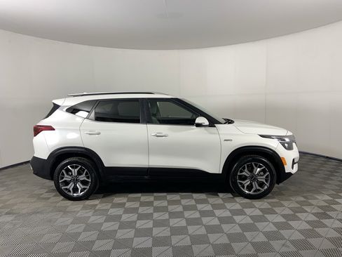 Used 2023 Kia Seltos EX image 2