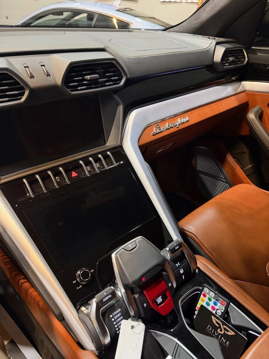 Used 2019 Lamborghini Urus AWD/4WD image 10