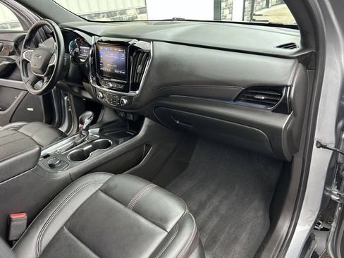 Used 2023 Chevrolet Traverse RS FWD image 28
