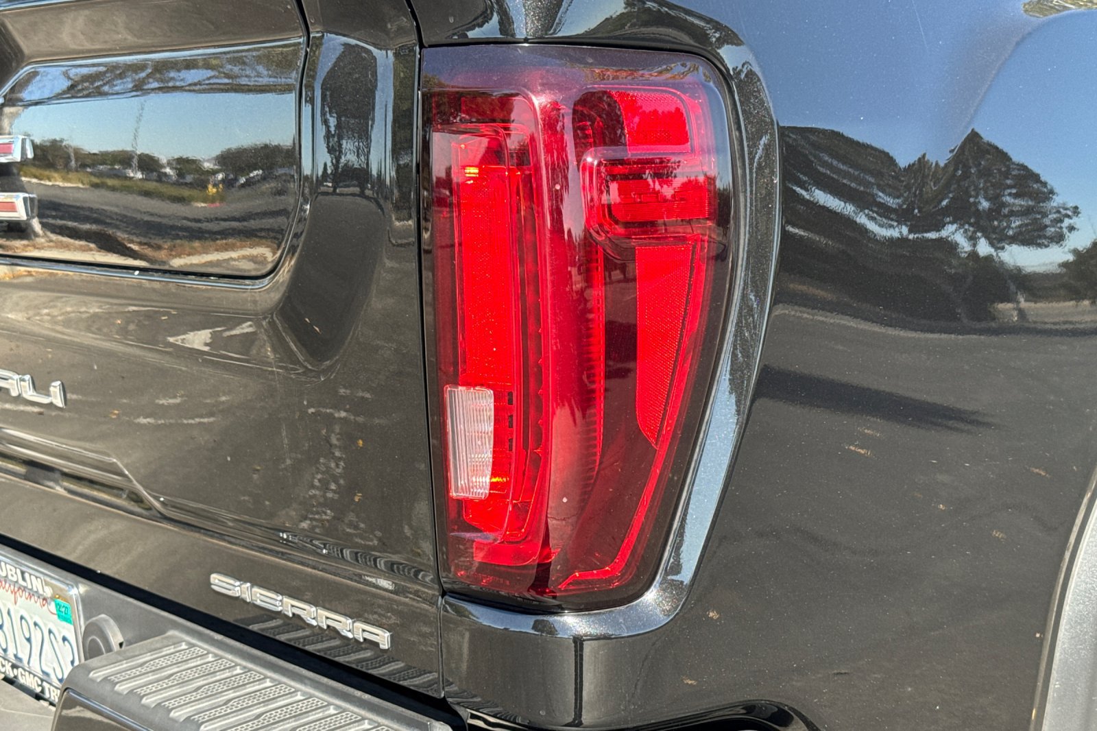 Used 2023 GMC Sierra 2500 Denali w/ Denali Black Diamond Edition AWD/4WD image 51