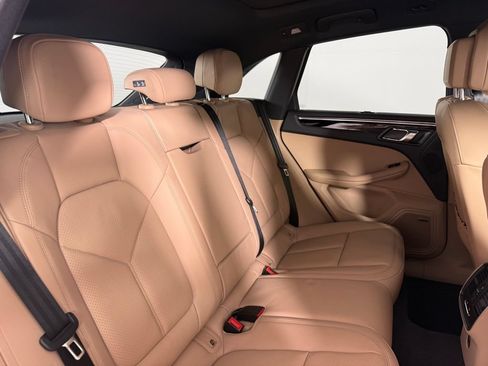 Certified 2026 Porsche Macan AWD/4WD image 18