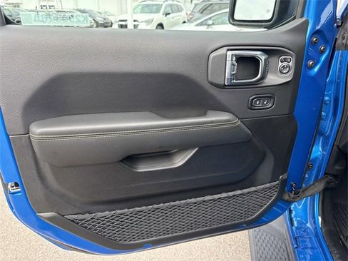 Used 2025 Jeep Gladiator Sport image 12