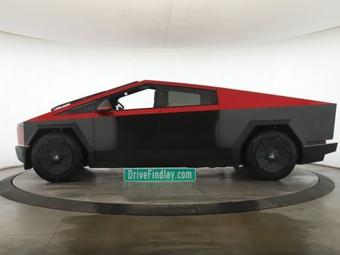 Used 2024 Tesla Cybertruck AWD Crew Cab image 9