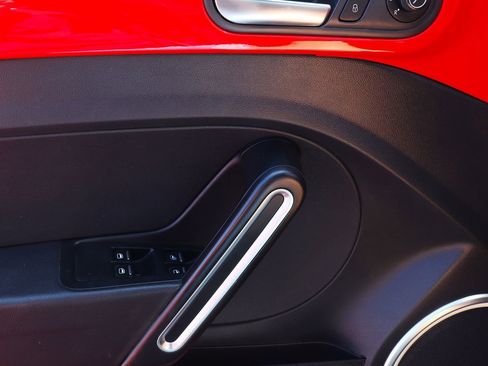 Used 2018 Volkswagen Beetle 2.0T SE image 40