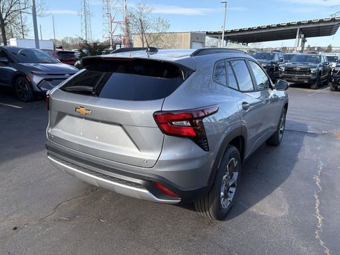 Used 2026 Chevrolet Trax LT w/ Driver Confidence Package FWD image 4