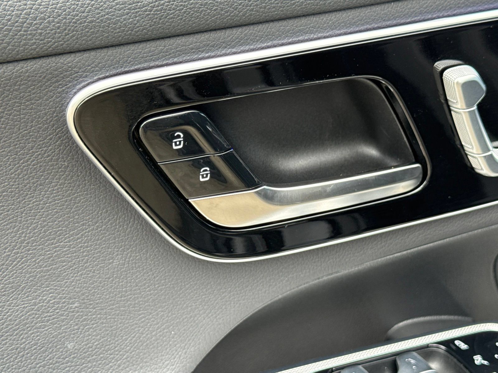 Used 2026 Mercedes-Benz GLC 300 image 22