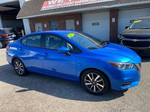 Used 2021 Nissan Versa SV image 2