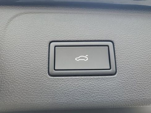 New 2026 Volkswagen Atlas SE image 8