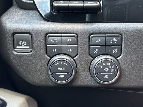 Used 2024 Chevrolet Silverado 2500 ZR2 w/ Technology Package AWD/4WD image 23