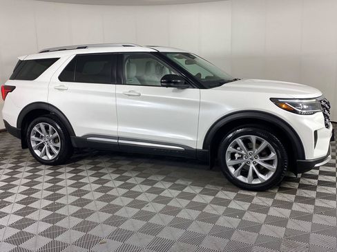 Used 2025 Ford Explorer Platinum w/ Ultimate Package AWD/4WD image 3