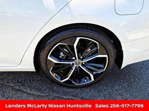 Used 2025 Nissan Altima 2.5 SR FWD image 12