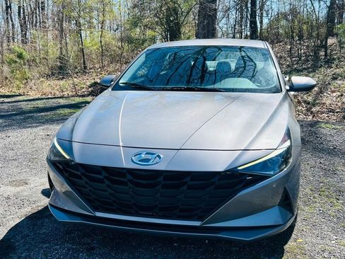 Used 2023 Hyundai Elantra Blue image 9