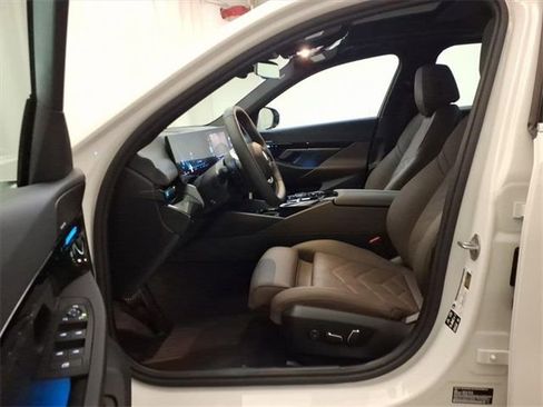 Used 2025 BMW 530i xDrive w/ Premium Package image 20