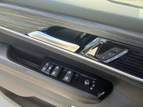Used 2024 Jeep Wagoneer L Series II w/ Flexible Seating Group AWD/4WD image 20