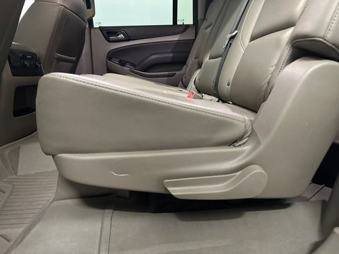 Used 2020 Chevrolet Suburban LT w/ Luxury Package RWD image 53