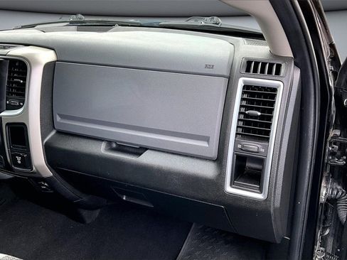 Used 2019 RAM 1500 Classic SLT w/ Luxury Group image 26