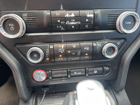 Used 2019 Ford Mustang Coupe image 3