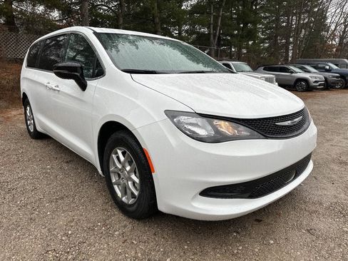 New 2026 Chrysler Voyager LX image 2