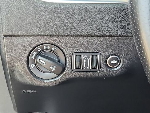 Used 2020 Dodge Charger SXT AWD/4WD image 14