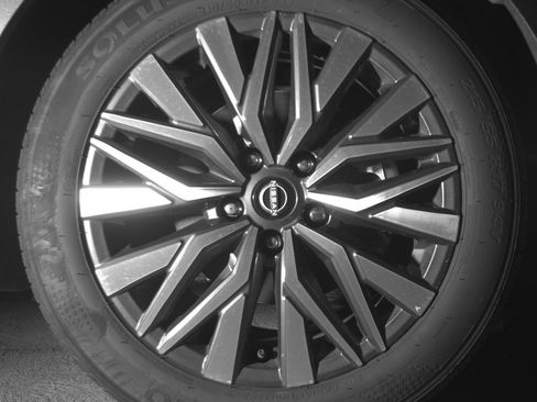 Used 2025 Nissan Altima 2.5 SV image 13