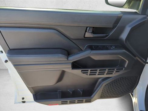 Certified 2024 Toyota Tacoma SR AWD/4WD image 9
