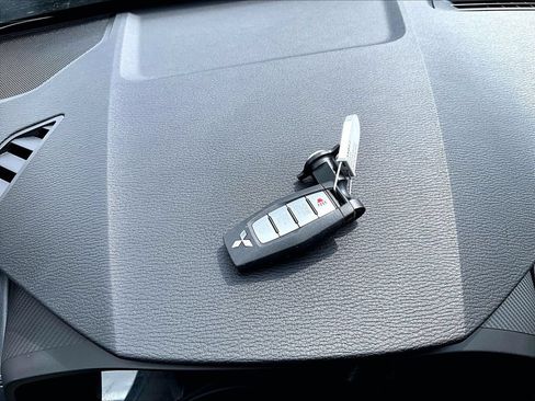 Used 2023 Mitsubishi Outlander SE AWD/4WD image 12