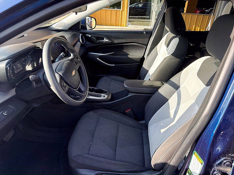 Used 2024 Chevrolet Trax LS w/ LS Convenience Package FWD image 10