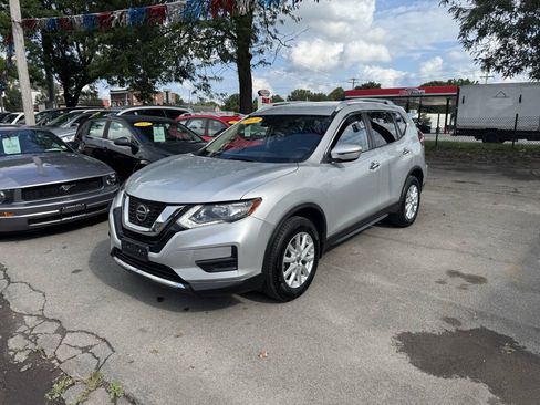 Used 2019 Nissan Rogue SV AWD/4WD image 1
