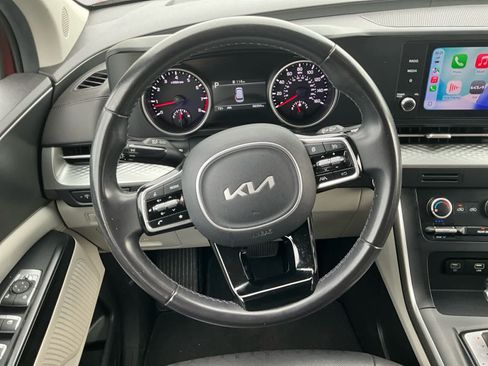 Used 2023 Kia Carnival LX FWD image 12