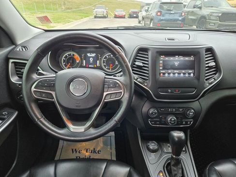 Used 2019 Jeep Cherokee Latitude Plus w/ Comfort/Convenience Group AWD/4WD image 20