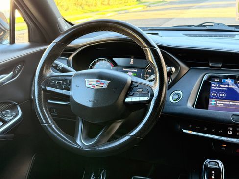 Used 2022 Cadillac XT4 Sport w/ LPO, ONYX Package FWD image 28