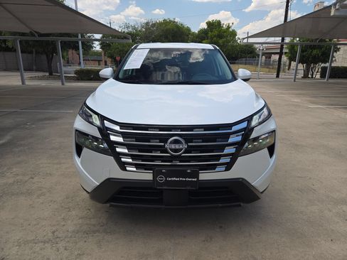 Certified 2026 Nissan Rogue SV FWD image 8