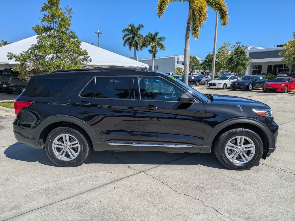 Used 2023 Ford Explorer XLT RWD image 3