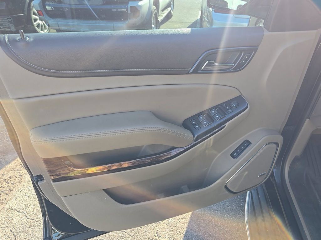 Used 2018 GMC Yukon SLT w/ Premium Edition AWD/4WD image 18