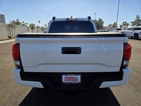 Certified 2018 Toyota Tacoma 4x4 Double Cab image 5