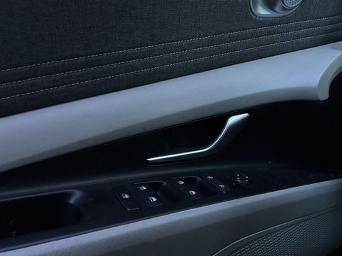 Used 2021 Hyundai Elantra Limited image 20