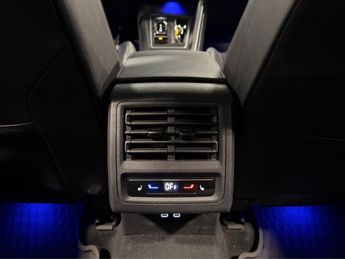 Used 2022 Volkswagen Golf R AWD/4WD image 38