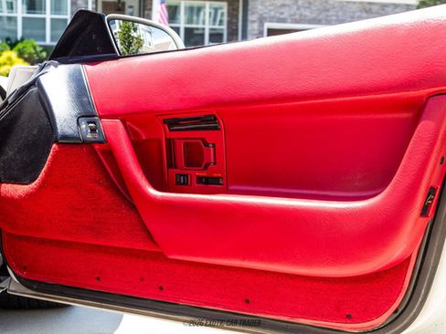 Used 1991 Chevrolet Corvette Convertible RWD image 26