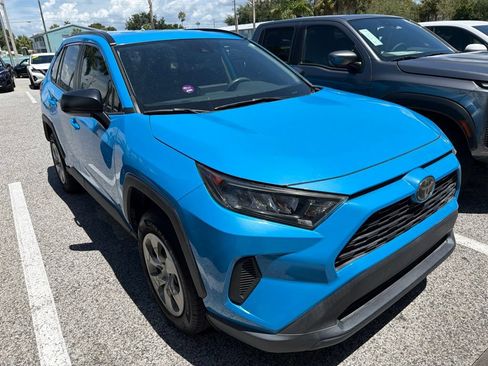 Used 2019 Toyota RAV4 LE FWD image 1