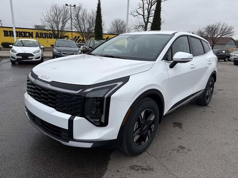 New 2026 Kia Sportage LX image 8